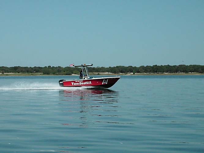 Tow boat running in lake||||