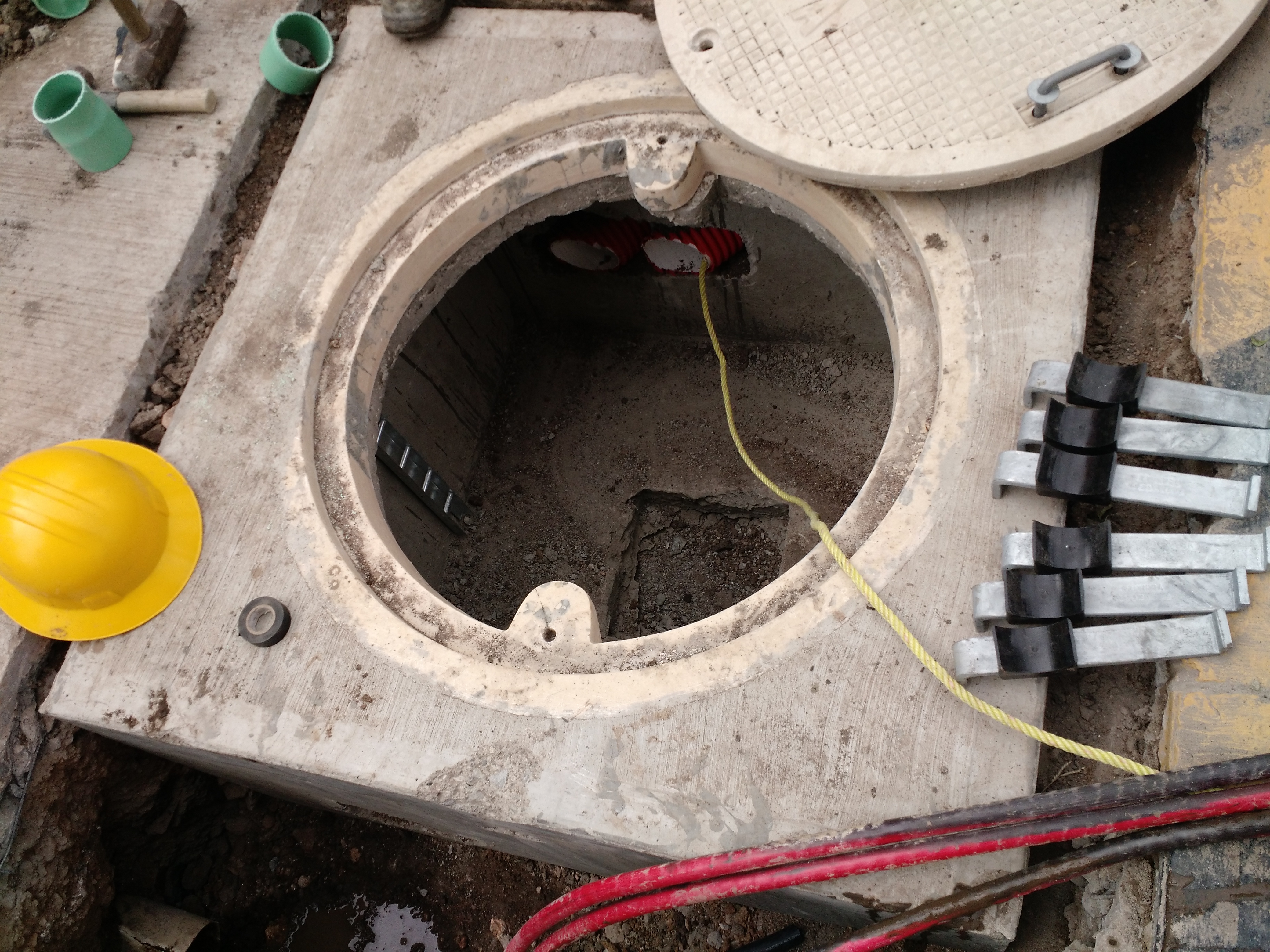 INSTALACIÓN DE REGISTRO PARA
ALIMENTADOR PRINCIPAL,
EN MEDIA TENSIÓN