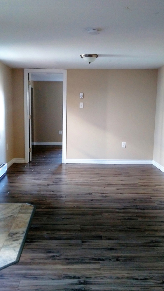 72 Exmouth #4 Living Room