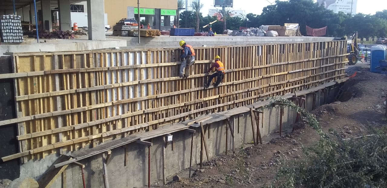 CENTRO COMERCIAL "CUATRO RÍOS"