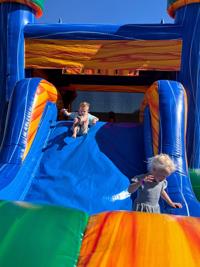 https://0201.nccdn.net/1_2/000/000/0e8/6ec/children-bouncy-slide---sue-ready.jpg