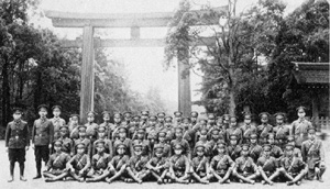 1939. Nakamura Sensei as an elementary school fencing instructor (standing, far left) in front of Meiji Shrine.