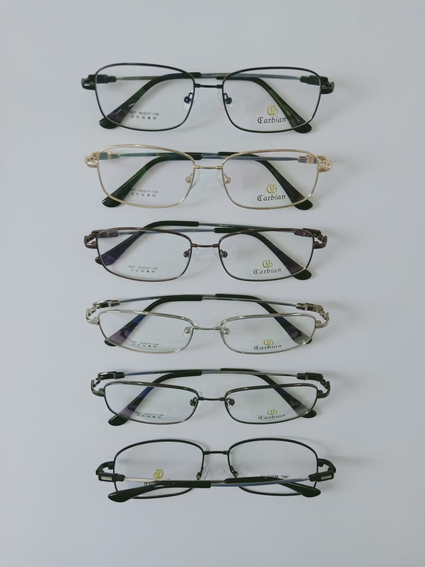 Modelo: 1927
Colores: Cafe, Gris, Negro, Dorado y Plateado