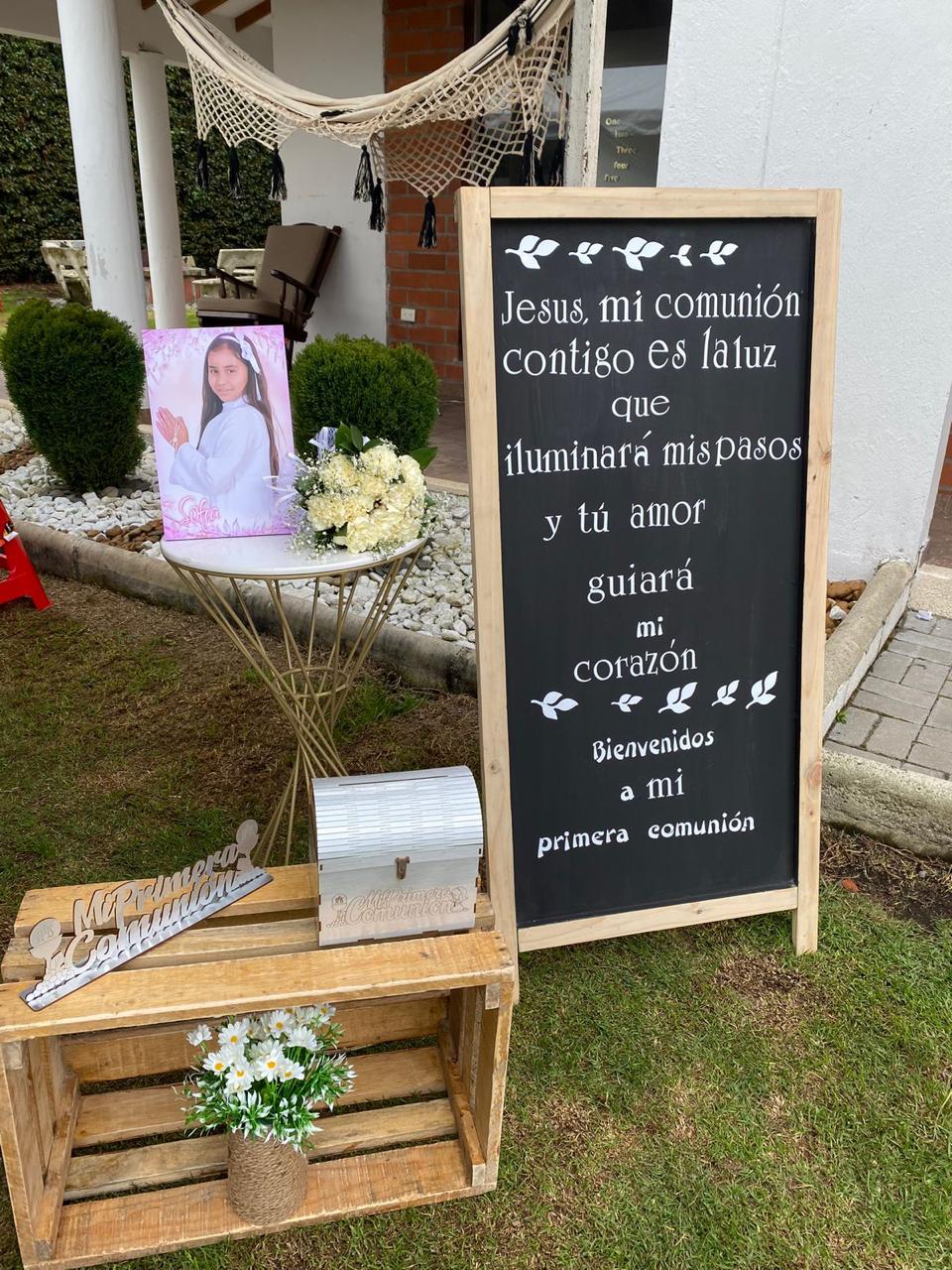 Tablero de piso Gigante 
Medidas: 
1.30 Alto x 60cm Ancho externo 
52cm Ancho Interno
Precio de alquiler $ 60.000
sin personalizar.