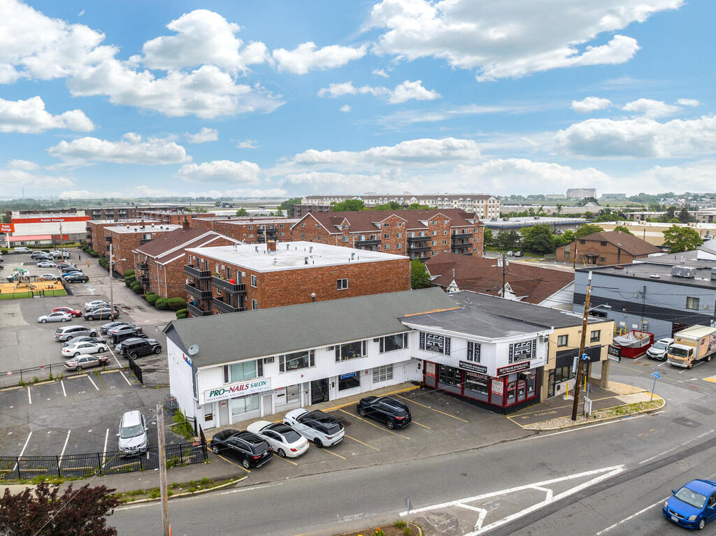 https://0201.nccdn.net/1_2/000/000/0e8/e6d/207-squire-rd-revere-ma-02151-usa-032-033-aerial2-mls_size.jpg