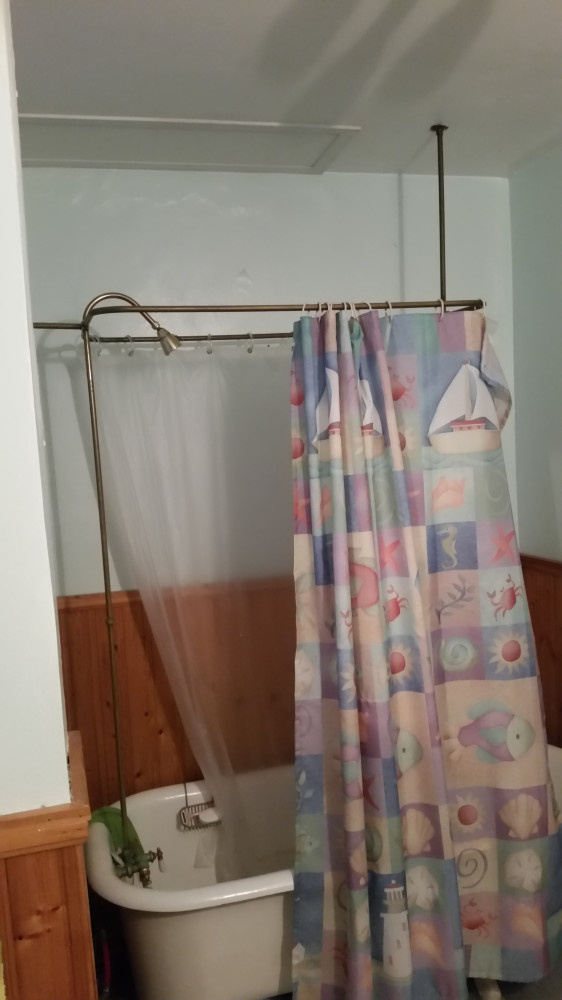 215 Douglas #2 Bathroom