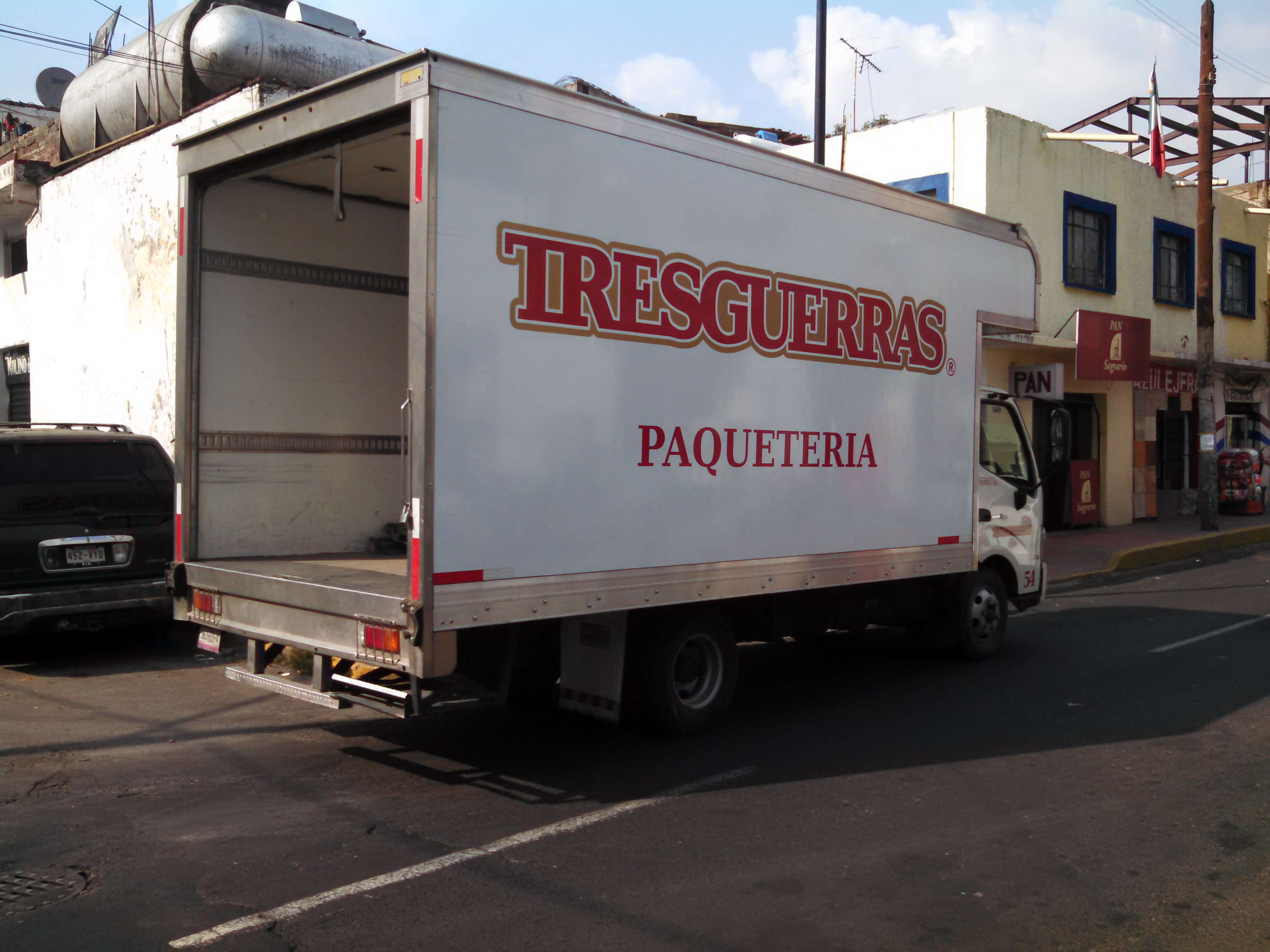 Transportes Tres Guerras, Julian de Obregón o Castores