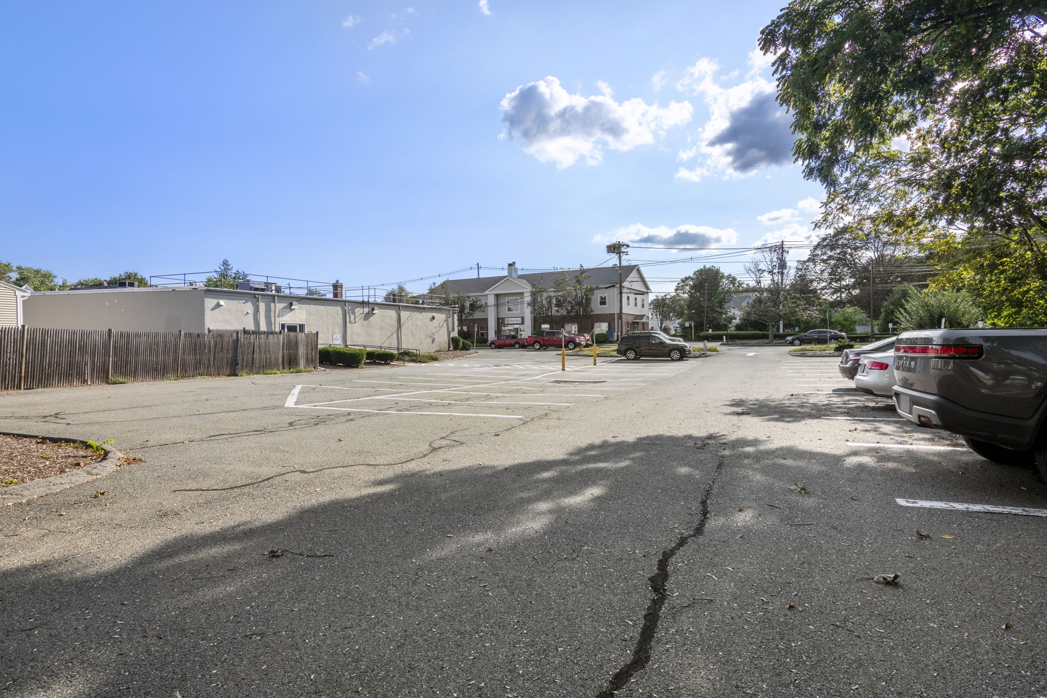 https://0201.nccdn.net/1_2/000/000/0e9/884/31-web-or-mls-81elmstdanversground--23-.jpg