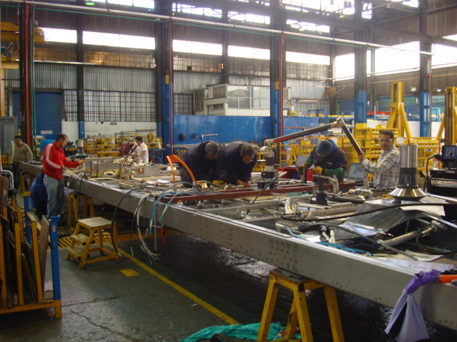 Ensamble de estructura de carros de tren ligero y metro 