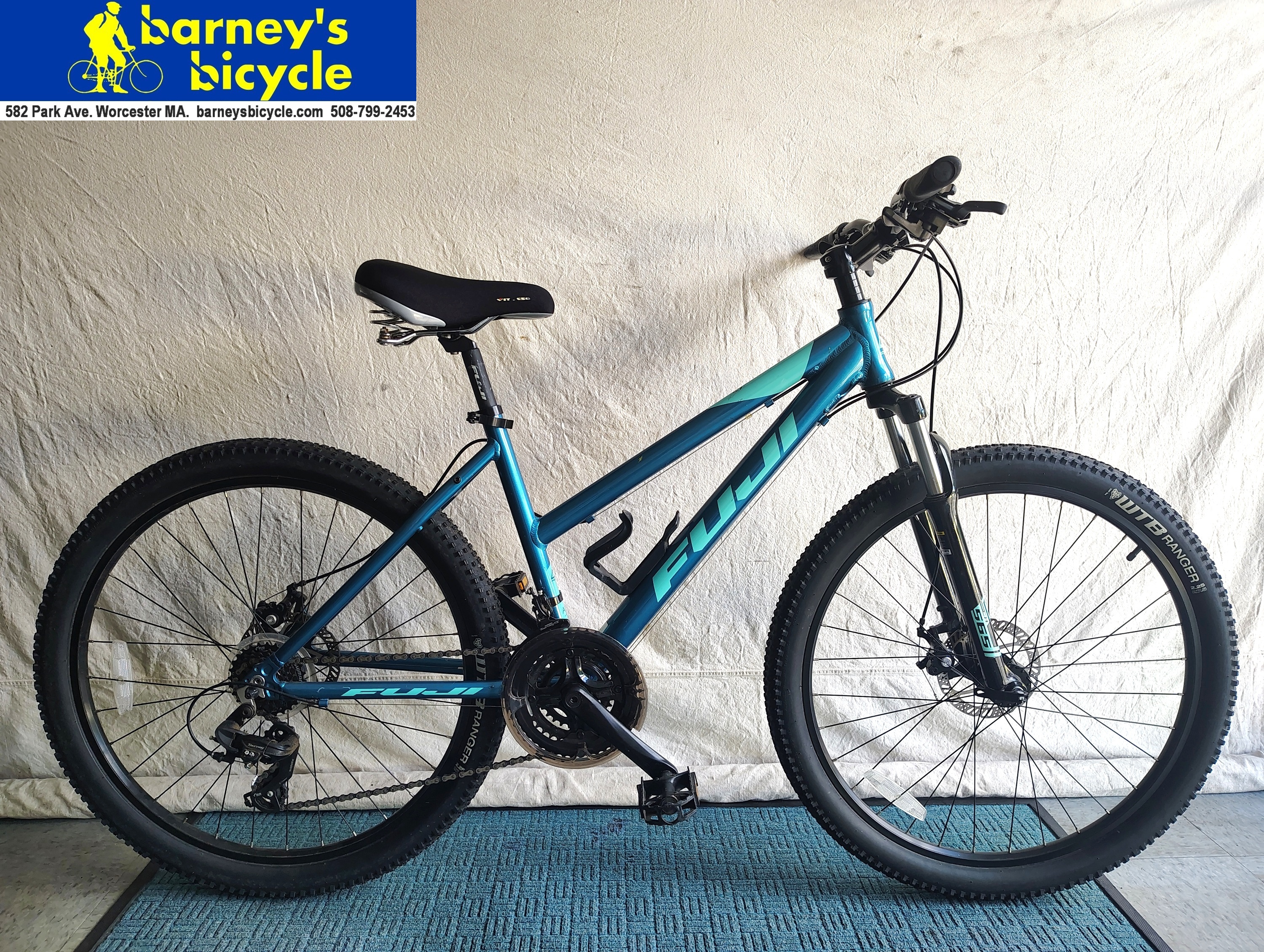 Fuji Adventure ST
Frame Size: 17" MD / Rider Height: 5'6-5'9
Price: $439.00 (Condition: Very Nice)