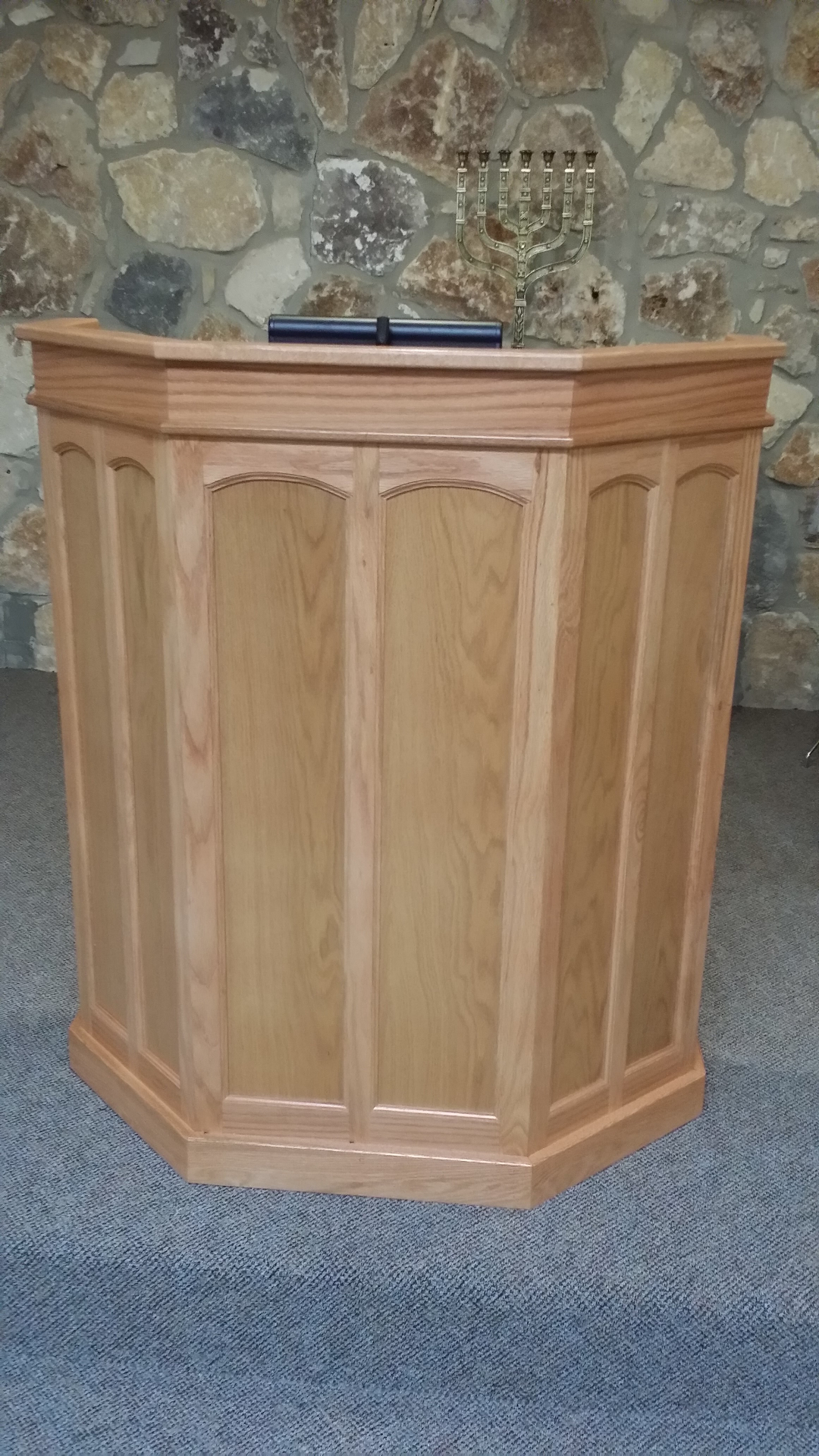 Podium feature 6 arched flat panels