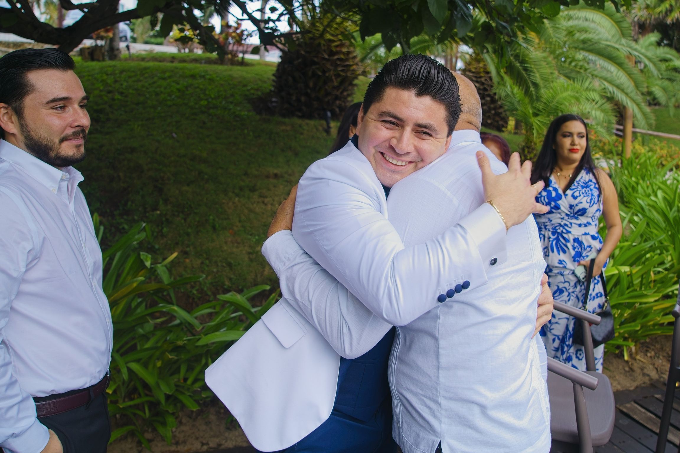 https://0201.nccdn.net/1_2/000/000/0ea/773/luxartifices-wedding-navios-cancun-bride-and-groom-sunset003.jpg