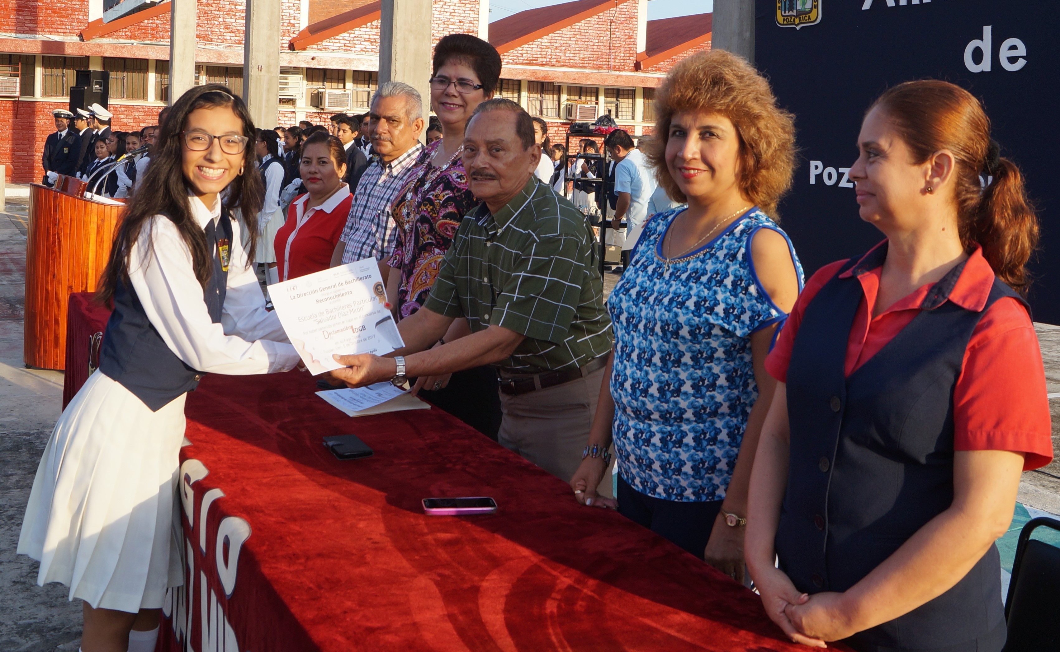 ABRIL VÉLEZ MEZA MORENO
3ER. LUGAR
CONCURSO "DECLAMACIÓN DGB 2017"
FASE ZONAL 5 DE OCTUBRE 2017