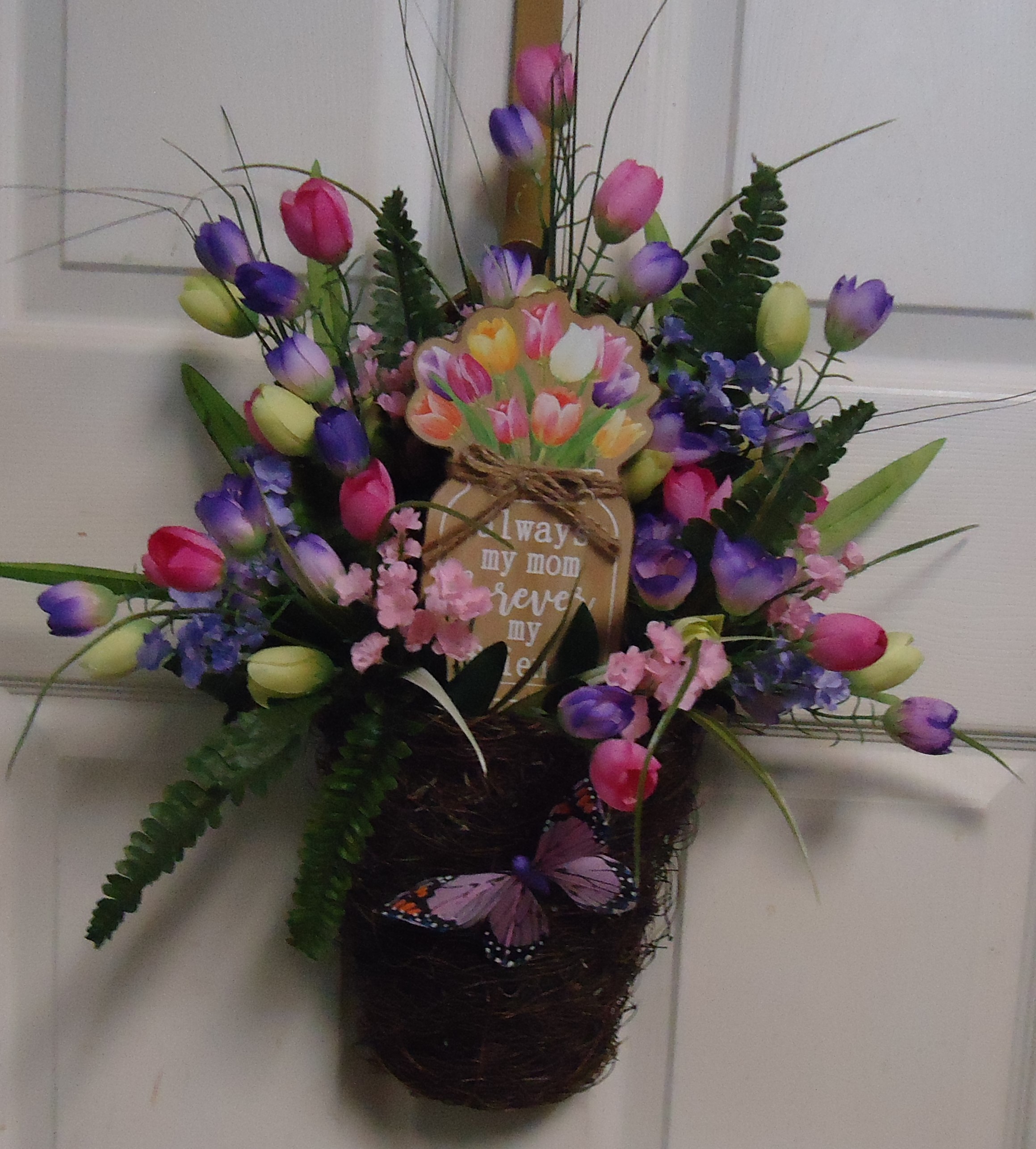 (46)  "Tulip" Door Basket Wreath
With Mother Plaque
$40.00