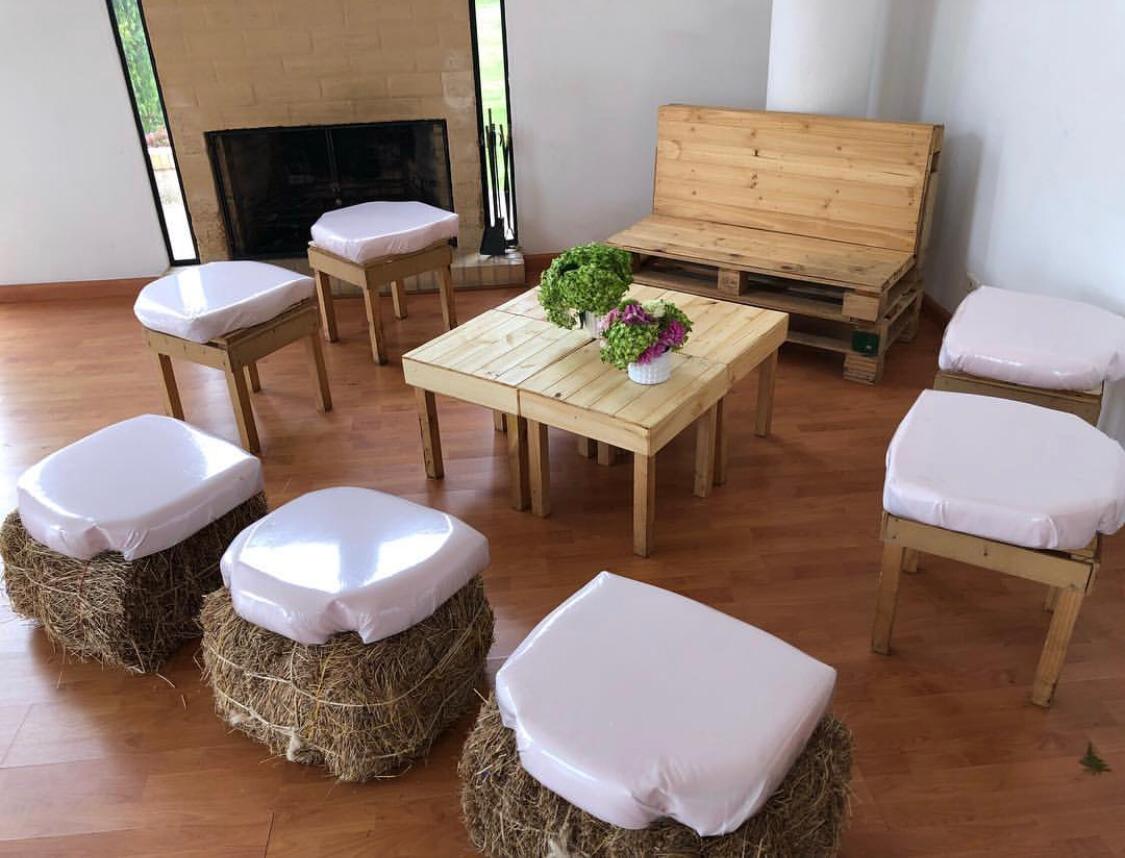 Cojin Duro Blanco
Medidas 50x50cm
$5.000 Alquiler