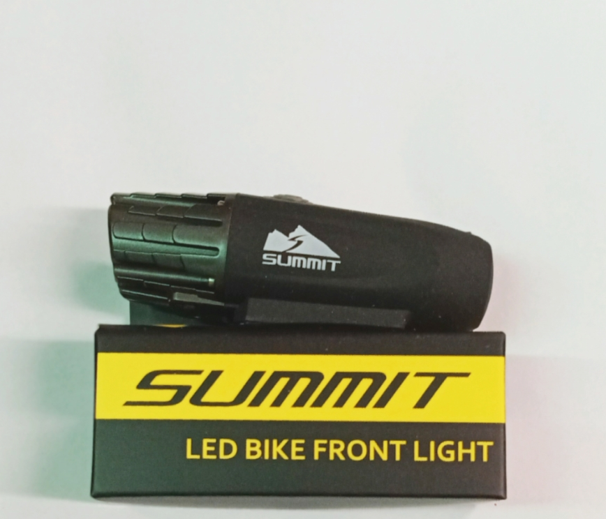 Luz de seguridad delantera, Luz alta:120 lm, Luz media: 60 lm, Luz baja: 50 lm. Duración 6 hrs