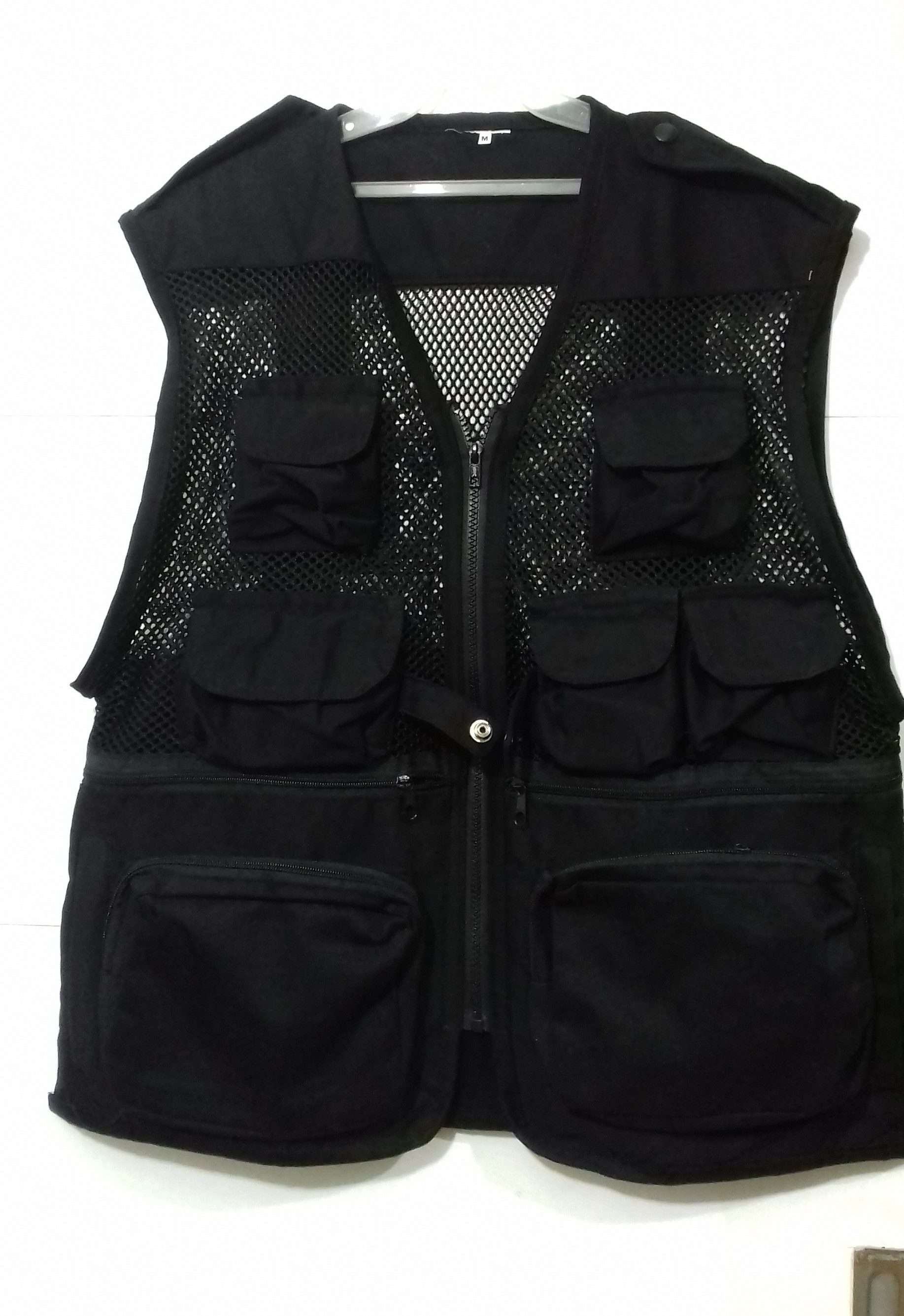 Chaleco Modelo Jersey confeccionado en Gabardina con malla