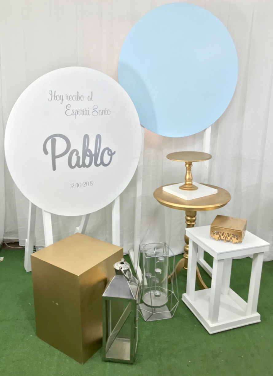 Cubo Pequeño
58 CM Altura
.41x41cm
$50.000
Color Dorado
Auxiliar Tipo Farol Color Blanco
Pequeña 58 CM Altura.41x41cm
$50.000
Auxiliar Redonda Dorado
Medidas
59cm diámetro
$ 50.000
45cm de altura