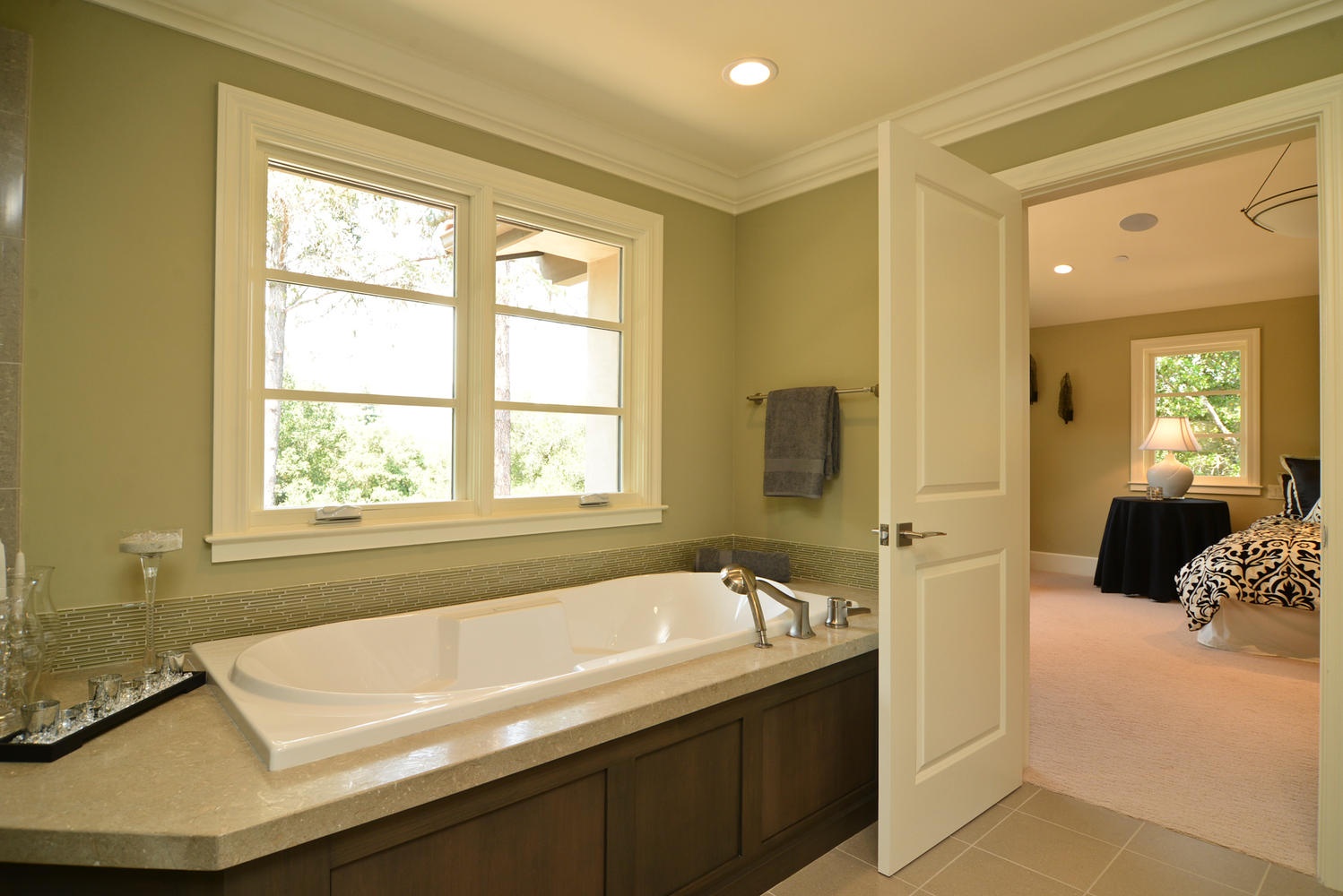 https://0201.nccdn.net/1_2/000/000/0ec/186/14280-Lutheria-Way-Saratoga-CA-large-021-Master-Bath-1499x1000-72dpi-1498x1000.jpg