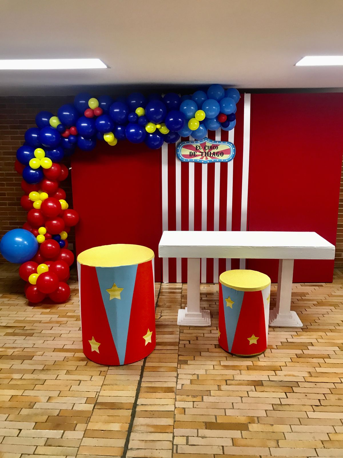 Altura 2.20m X 1.04m
Tapizada Rojo
$ 60.000
Rojo&RayasBlancas $ 80.000
Precio unitario por modulo módulos
(SE ADAPTA AL COLOR QUE GUSTE)