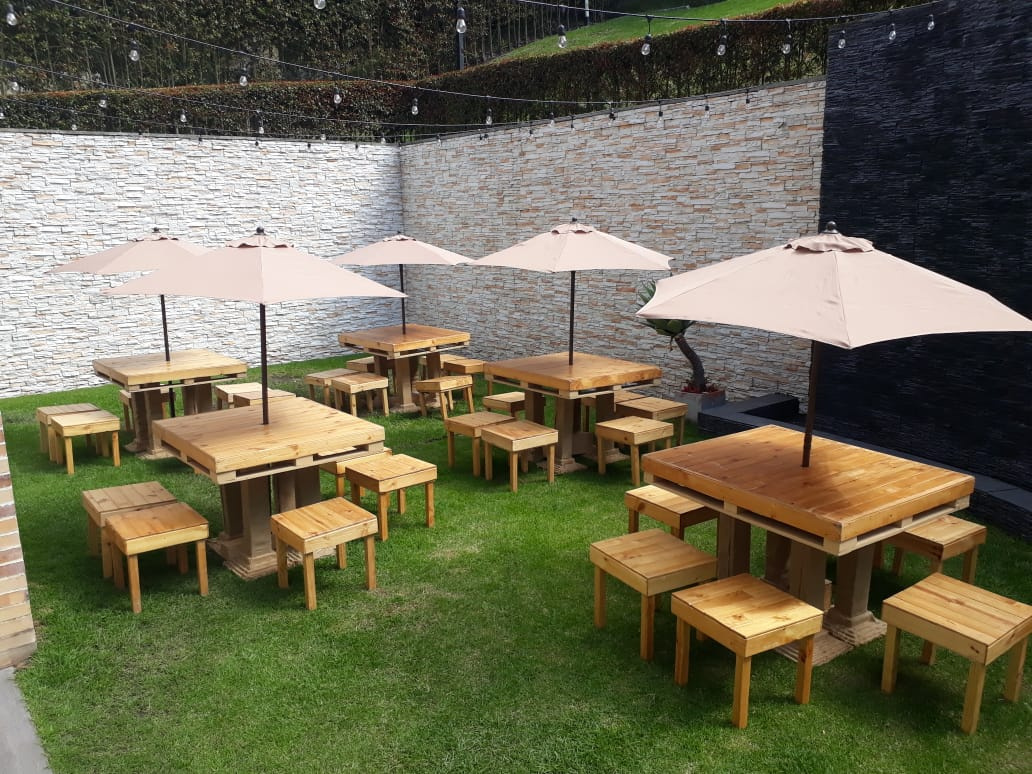 Picnic Alta + 6 Bancas
1m x 1.17cm c/u
+ Sombrilla $ 190.000
Precio Unitario