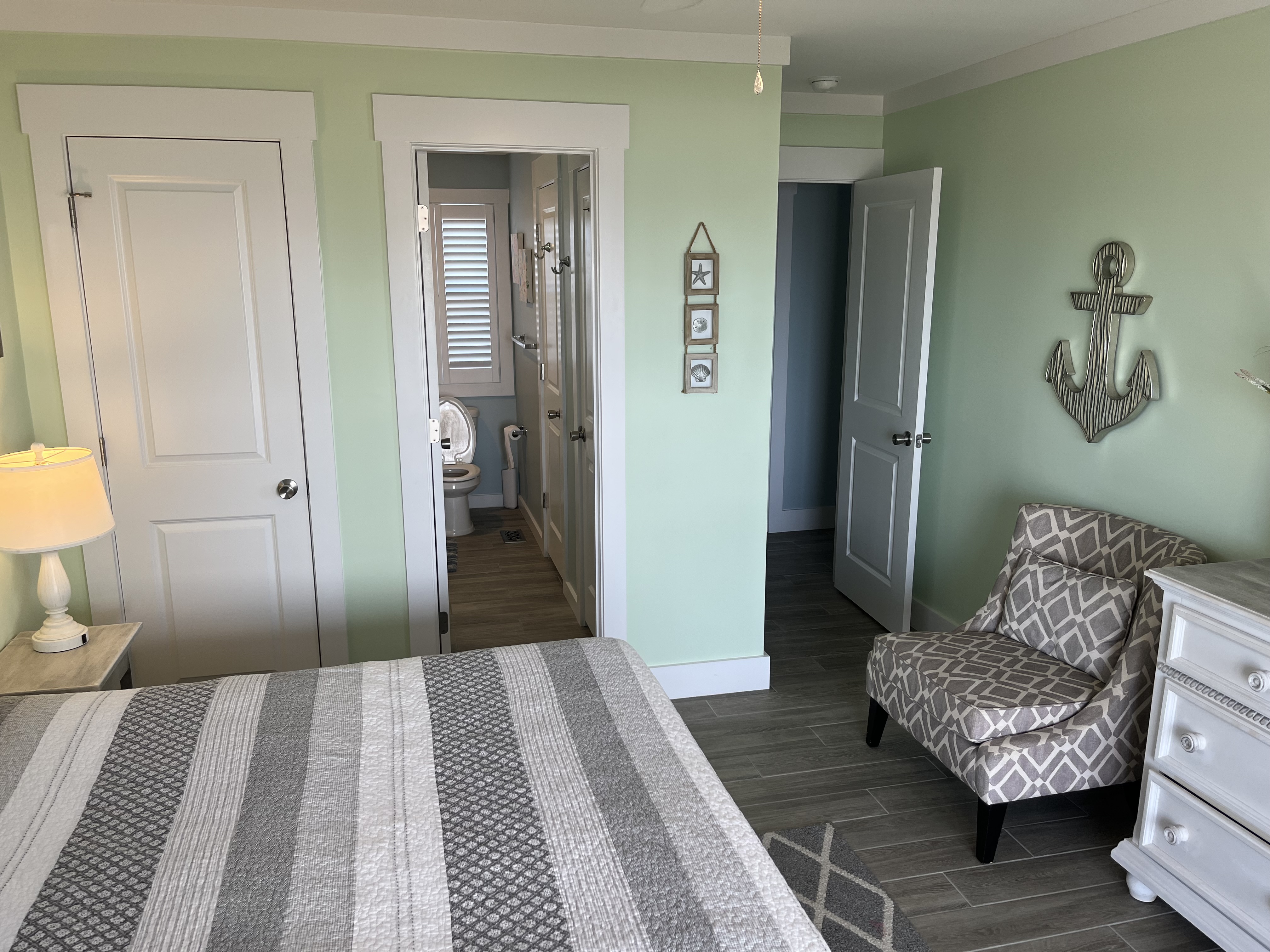 Green Room entrance, bathroom, and closet
