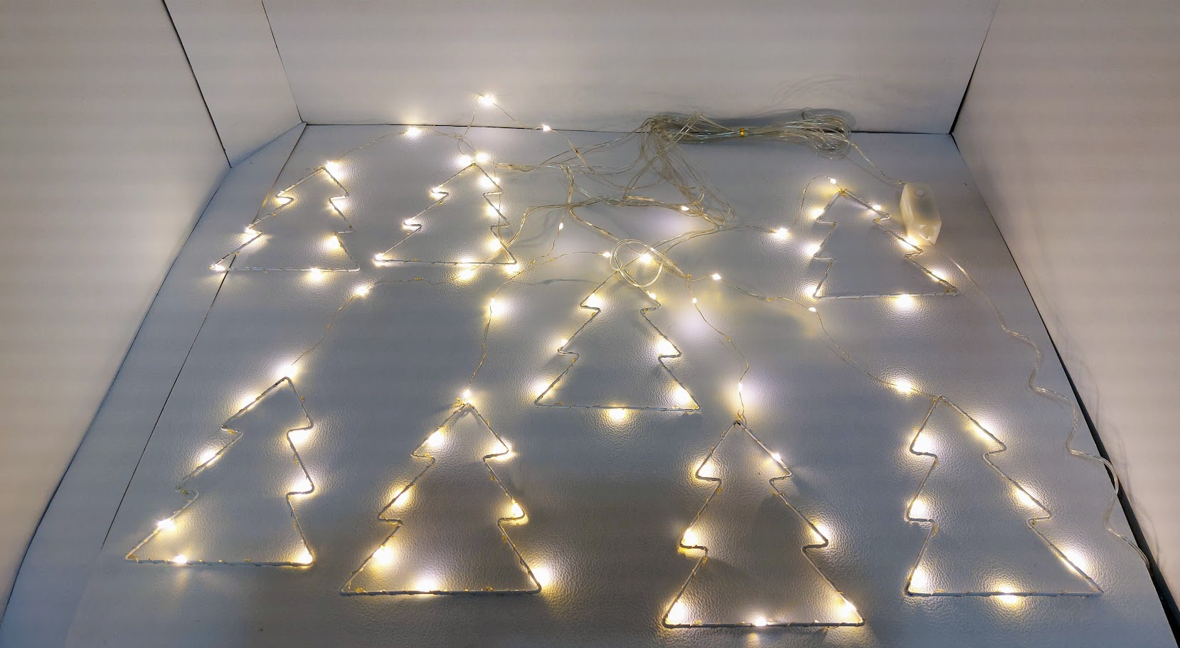 17281
CORTINA DE LUZ LED CALIDO
MODELO DE PINOS