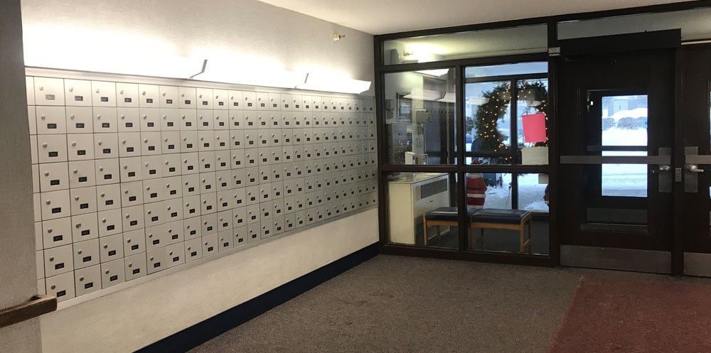 Lobby and Tenant Mailroom