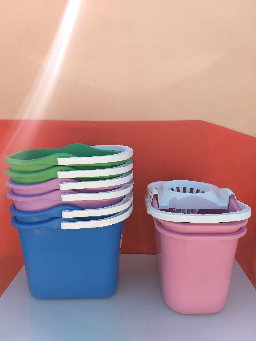 CUBETA PLÁSCITCA CON ESCURRIDOR 