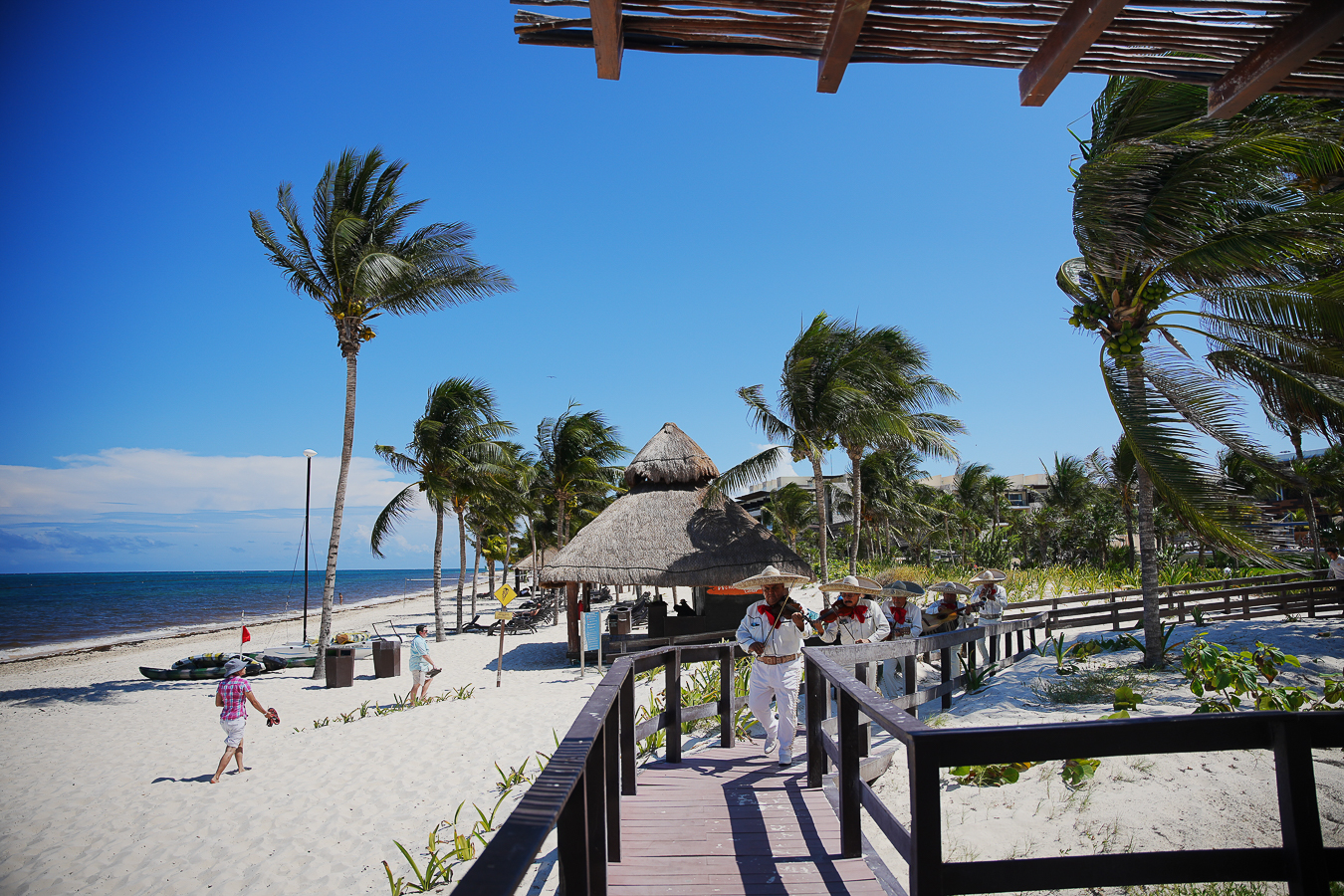 https://0201.nccdn.net/1_2/000/000/0f1/0d4/riviera-maya-weddingvenue%E2%80%93royalton-hotel-035.jpg