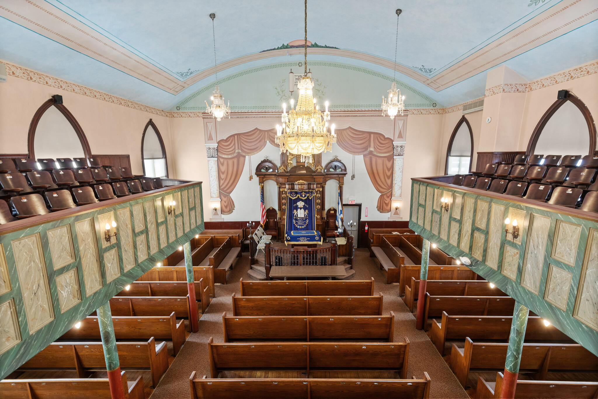 https://0201.nccdn.net/1_2/000/000/0f1/378/0-park-st-peabody-ma-01960-usa-025-026-14-living11-mls_size.jpg