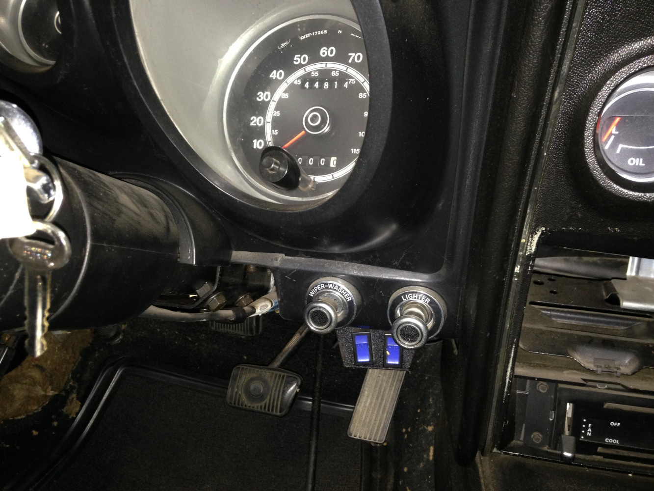 Switches , about the only thing on the entire car that
was added. No clue what their for.