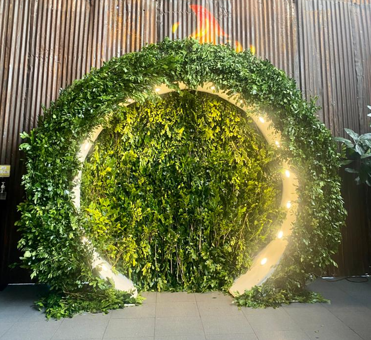 Arco redondo con luces 
2.20m de Altura
1.98m Diámetro  Interno 
2.60m Diámetro externo 
Alquiler con Follaje 
$ 800.000

 Adicional fondo de follaje 
 $180.000