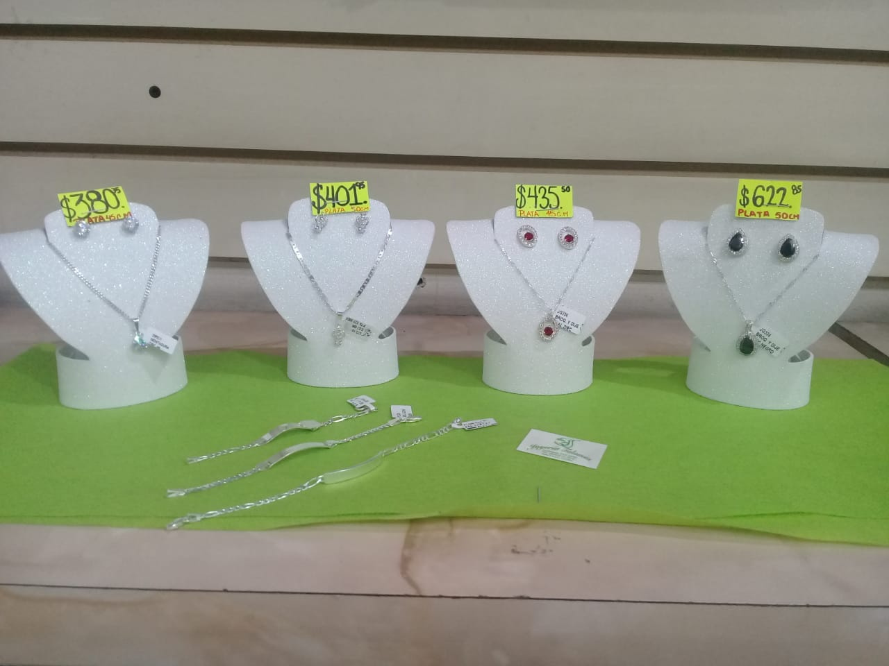 JUEGOS DE PLATA (DIJE Y BROQUEL )