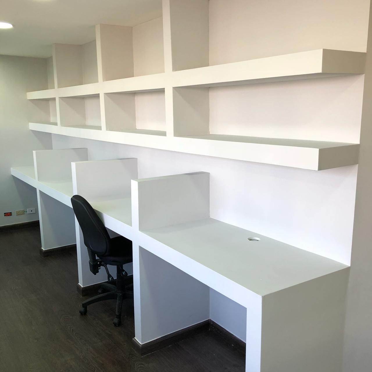 Emely Tours
Estacones de trabajo y tramerías en sheetrock, pisos de madera