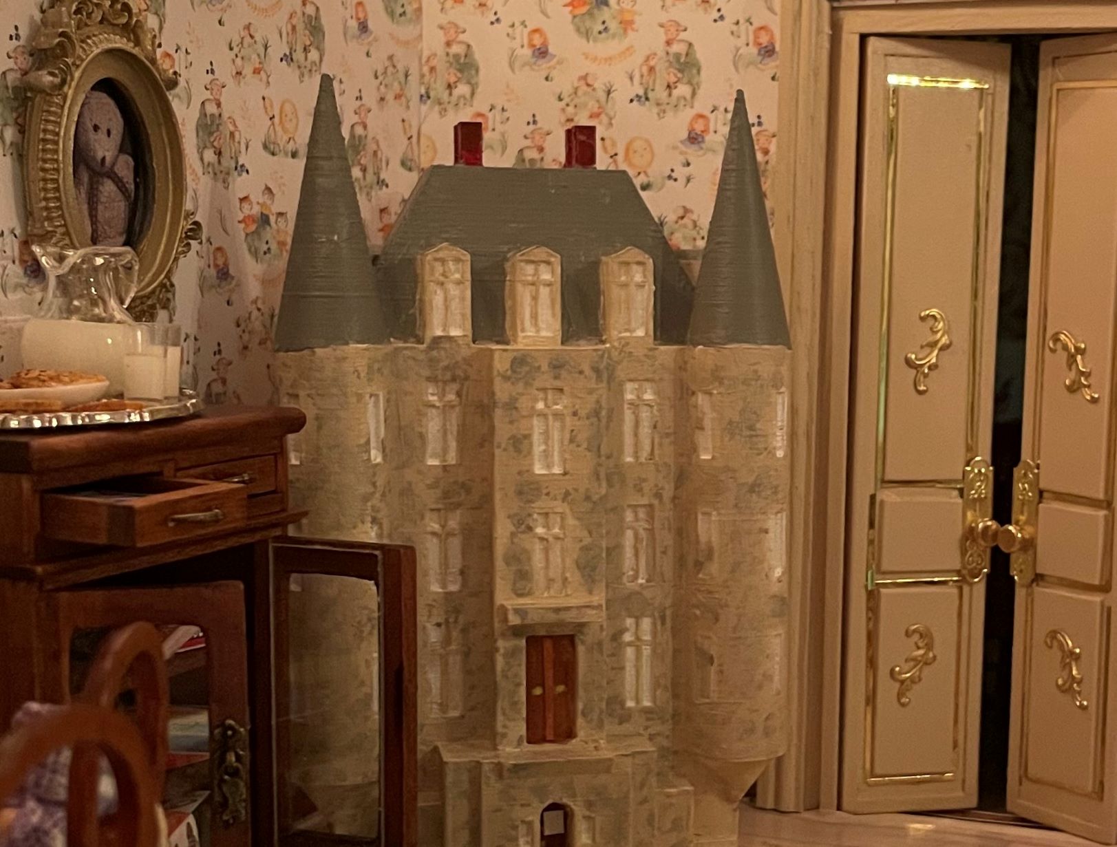 Mini Chateau Replica