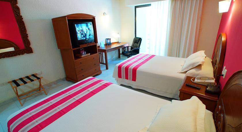 HOTEL 3 ESTRELLAS CON CLUB DE PLAYA, EN ZONA HOTELERA, TRANSPORTACIÓN IDA Y VUELTA GRATIS ¡¡