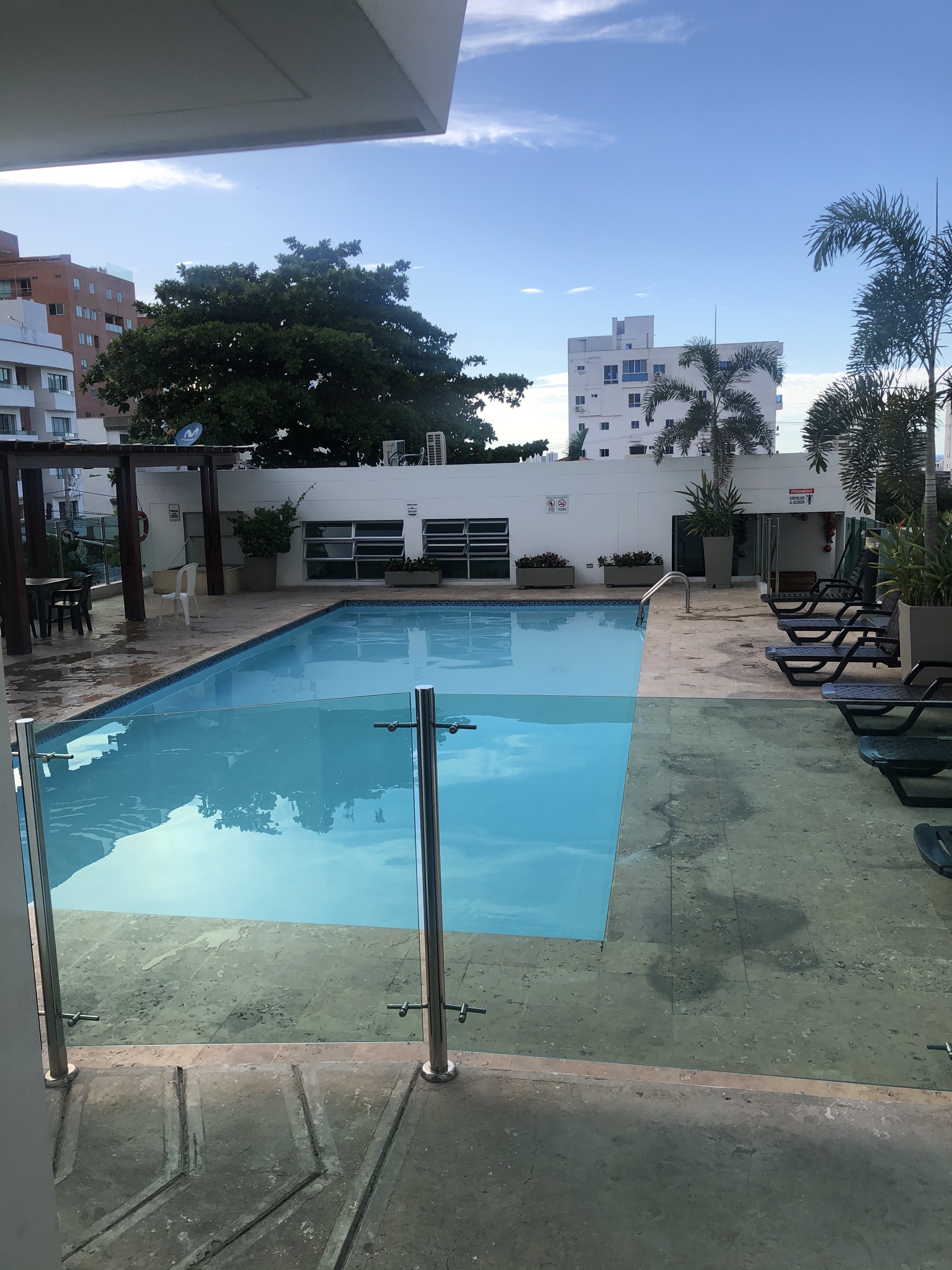 https://0201.nccdn.net/1_2/000/000/0f3/289/piscina.jpg