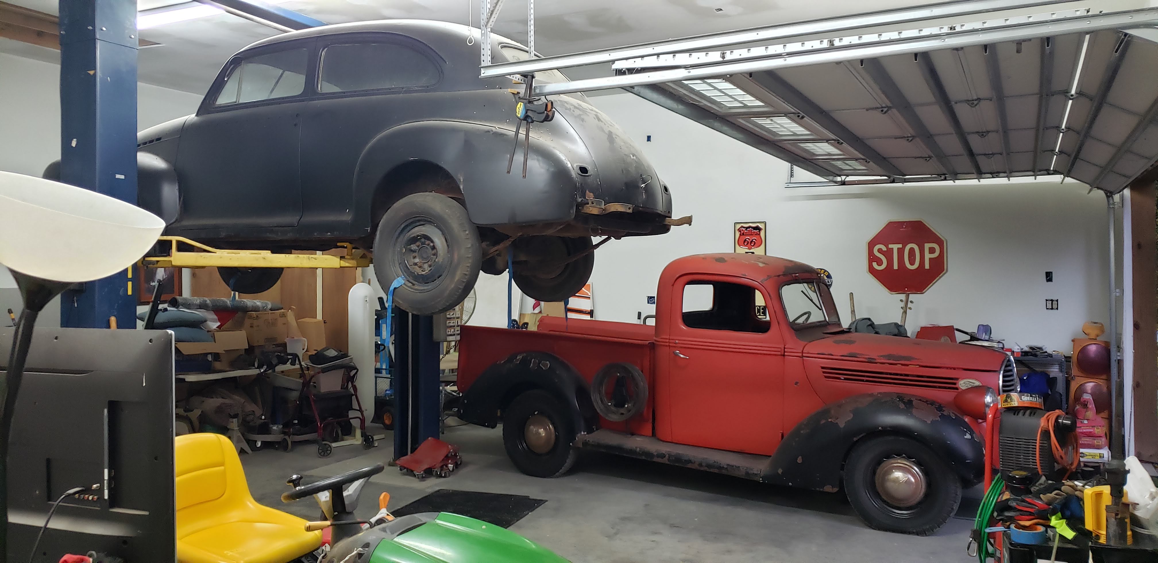 Car lift, 3 bays total
