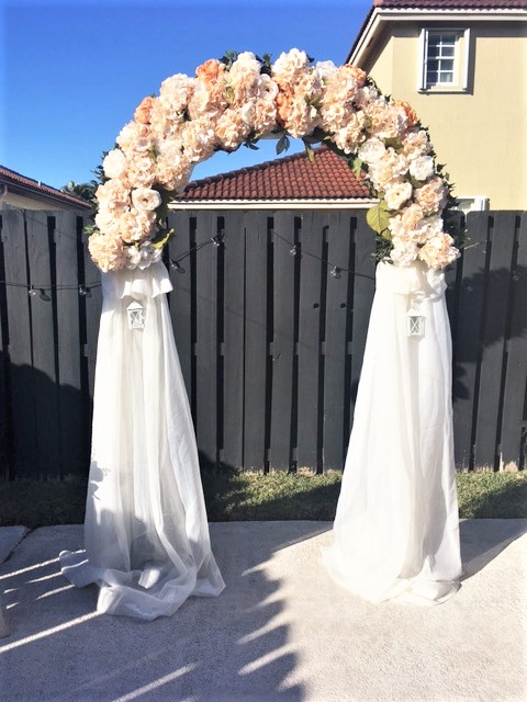 https://0201.nccdn.net/1_2/000/000/0f3/cfa/wedding-arch-in-backyard.jpg