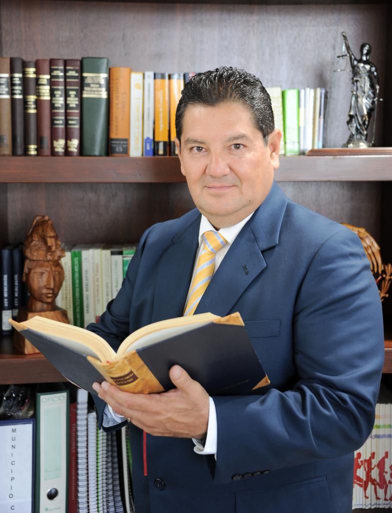 Mtro. Juan Jorge Velázquez Martínez.