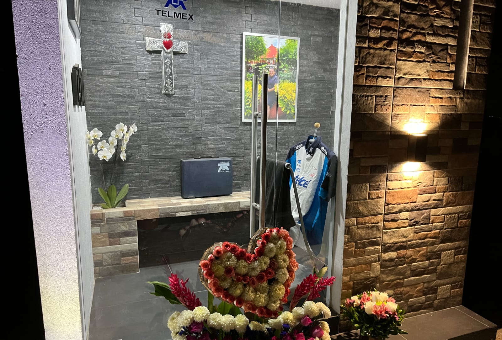 Tumba con WIFI, Iluminación