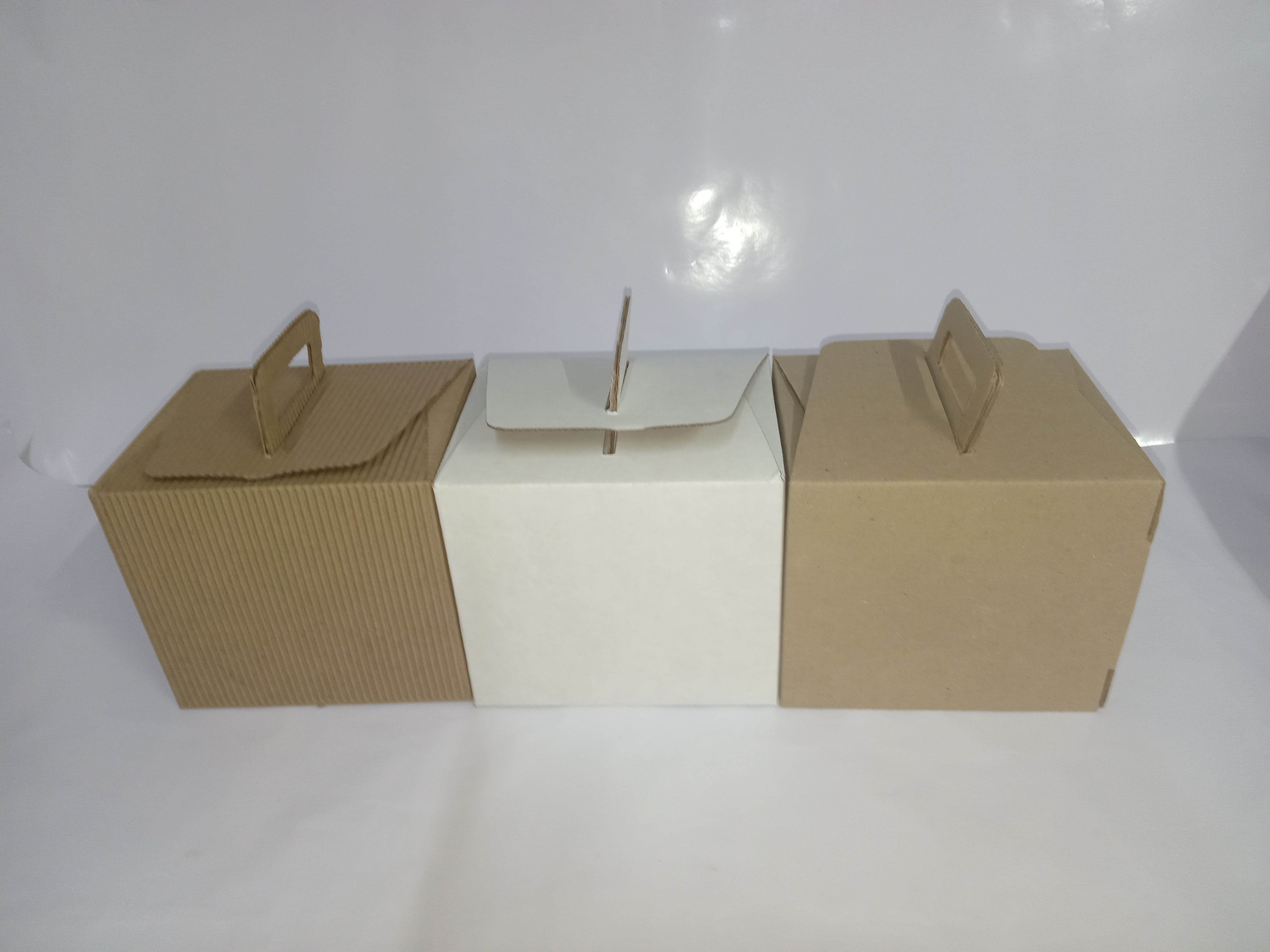 LONCHERA CUADRADA
MEDIDAS: 12X12X9 cm
DISPONIBLE EN:
CORRUGADO
BLANCO
KRAFT