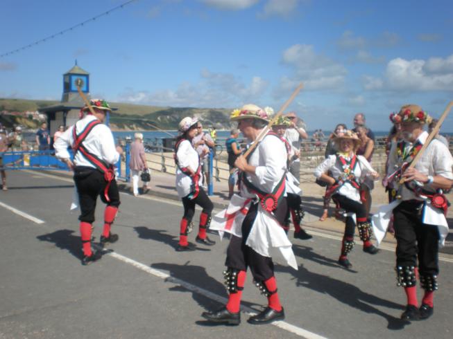 Circle round in the Flamboro Sword Dance