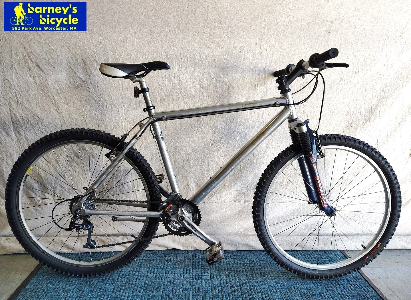 Diamondback Zetec
Frame Size: 19" LG / Rider Height: 5'9-6'0
Price: $419.00 (Professionally Tuned)
