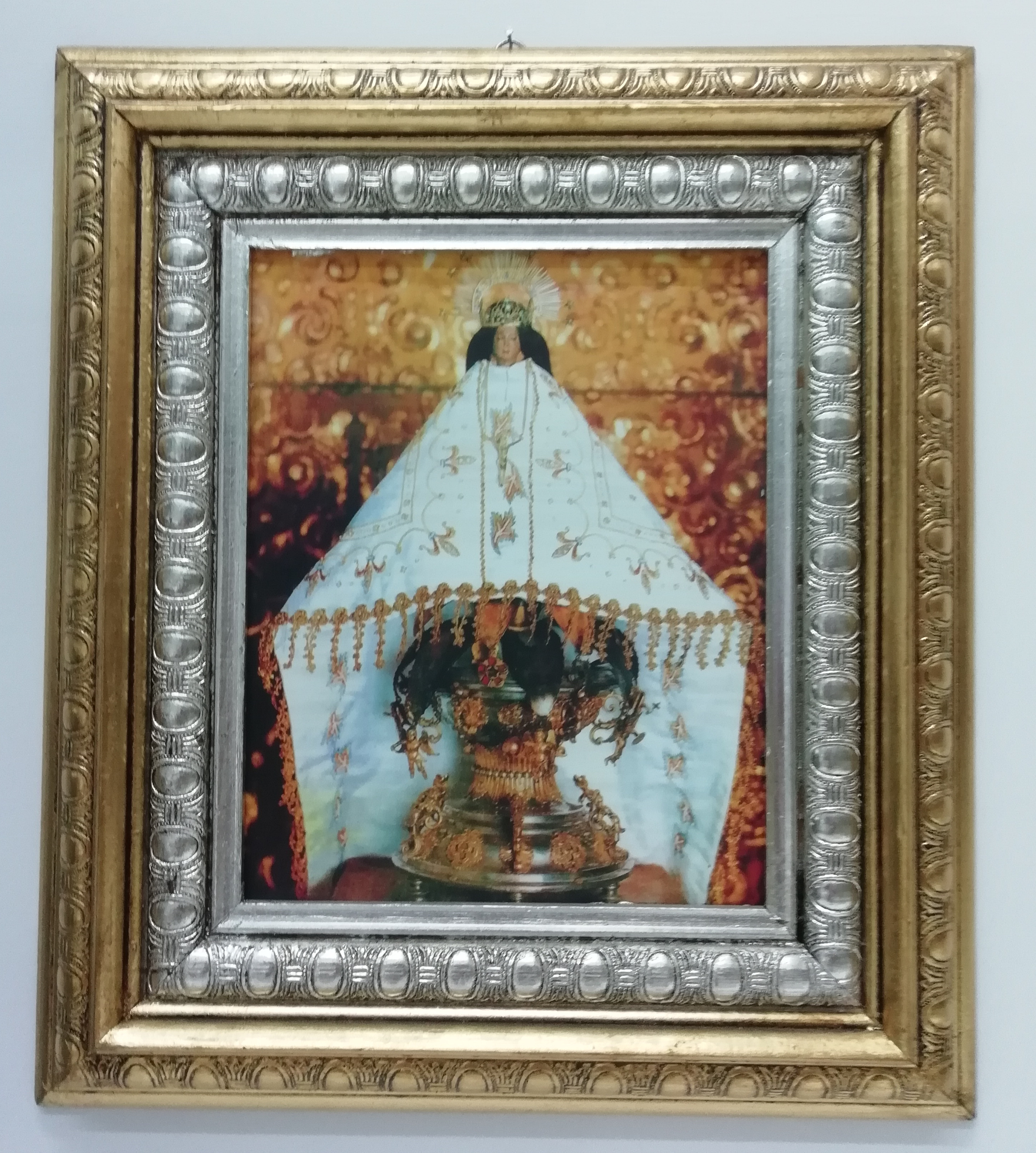 VIRGEN DE JUQUILA
litografia en marco de madera oro y plata 20cm x 25cm - 30cm x 40cm  

preguntar por existencias.