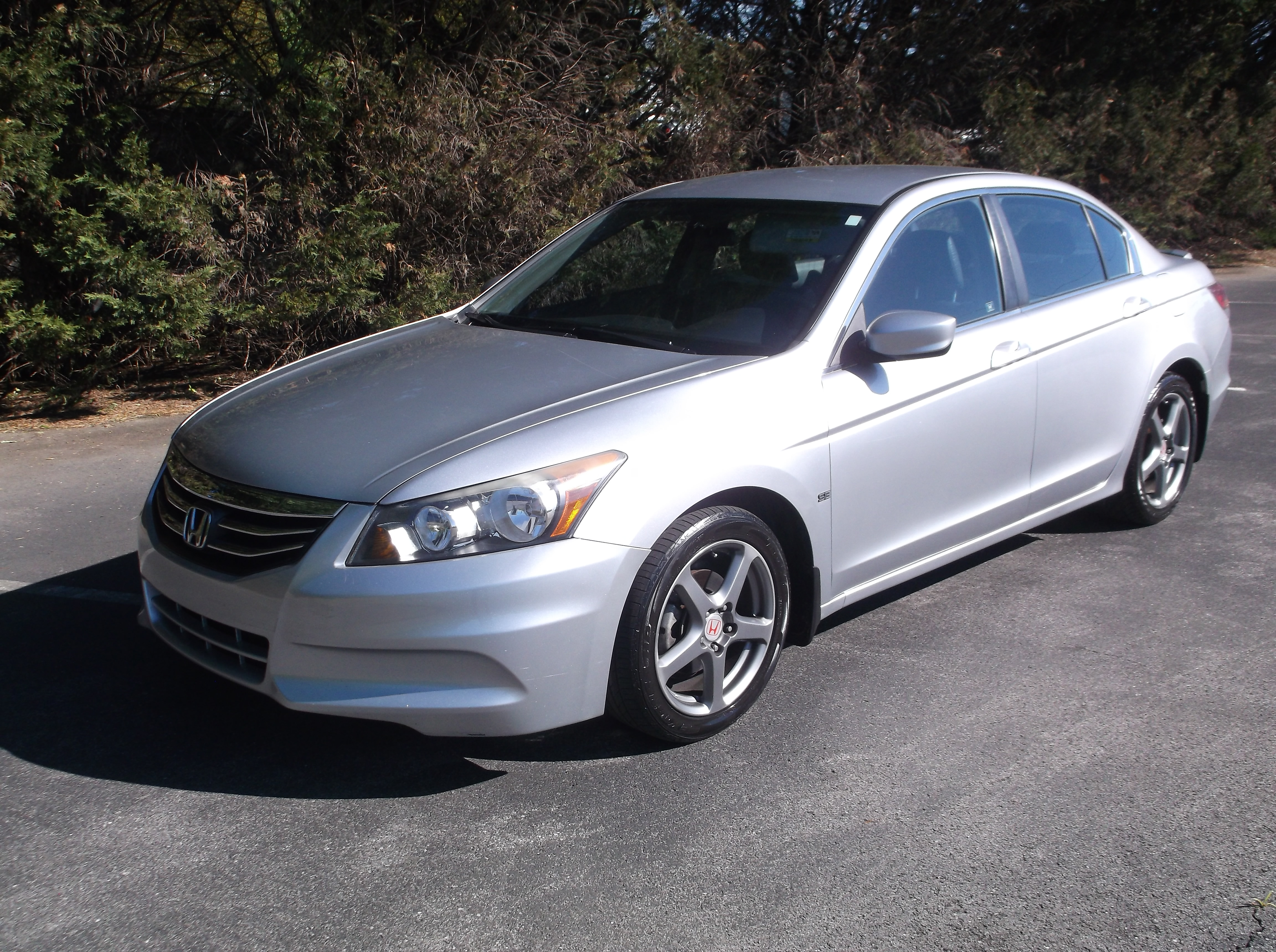 https://0201.nccdn.net/1_2/000/000/0f5/ca3/2012HondAccordSilver_0001-4608x3440.jpg