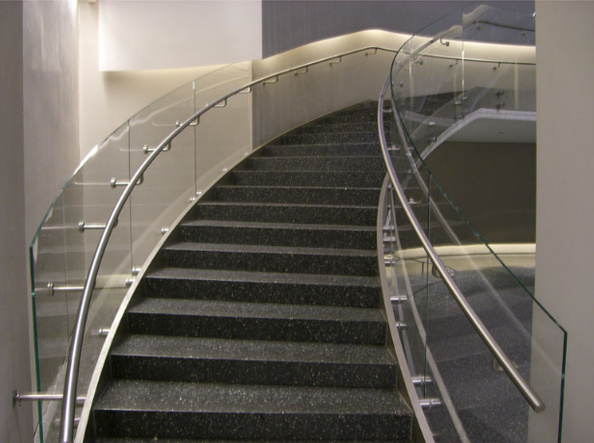 Soluciones en Cristal Templado: Fachadas, Barandales, Sistemas Corredizos y Abatibles Soluciones en Cristal Templado: Fachadas, Barandales, Sistemas Corredizos y Abatibles