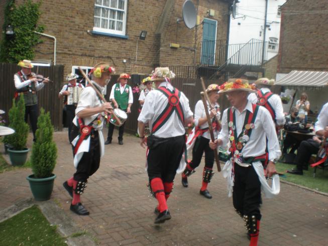 The weave in Lads A Bunchum