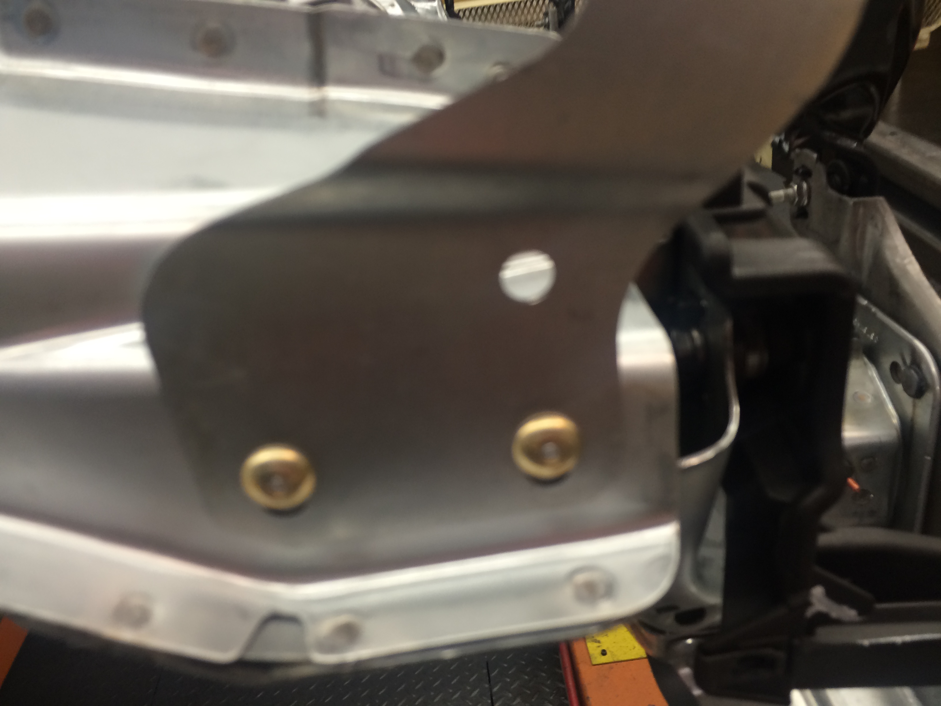 Ensamble de estructura y componentes automotrices